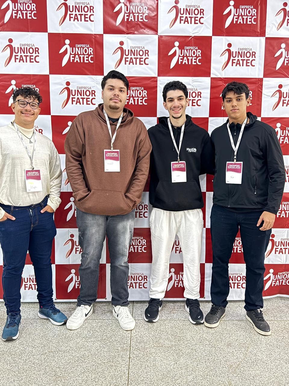 Wendell Ramos e sua equipe no 1º Hackathon da Empresa Júnior Fatec Presidente Prudente